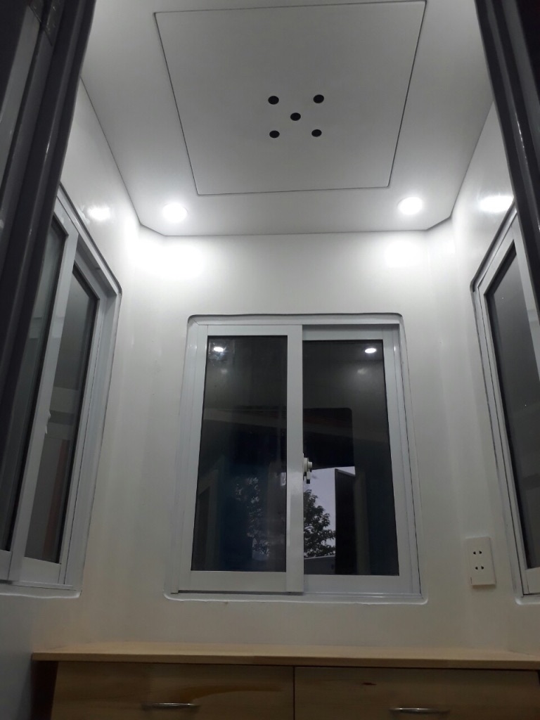 Trần composite với đèn dowlight