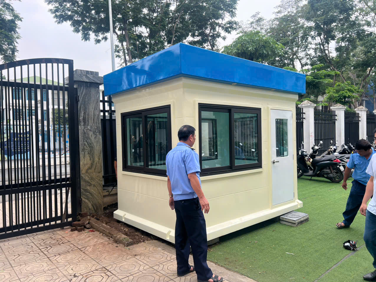 Bốt bảo vễ cũ của Handy Booths